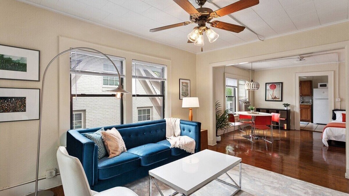 Fayetteville Apartment | The 1925 - Monthly Rental - Walk Everywhere!