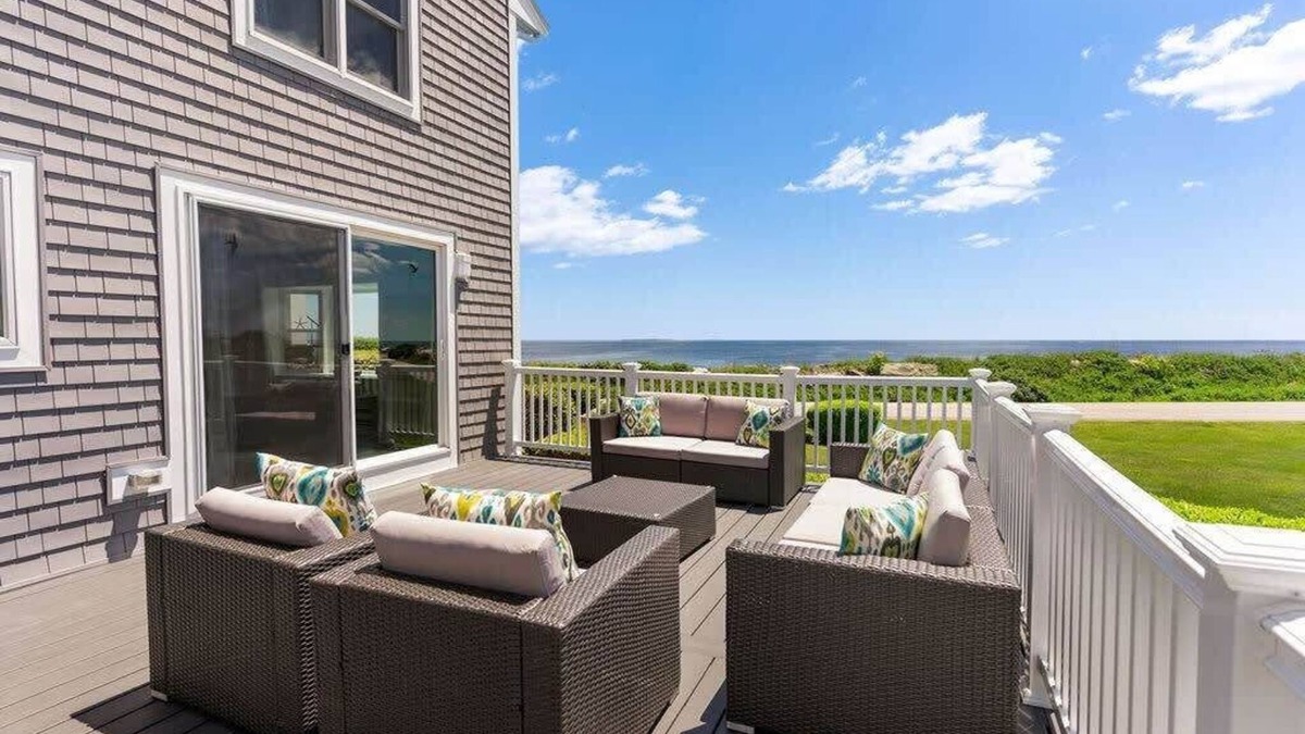 Rye Apartment | The 1A Escape | Ocean View Deck | Walk to Beach