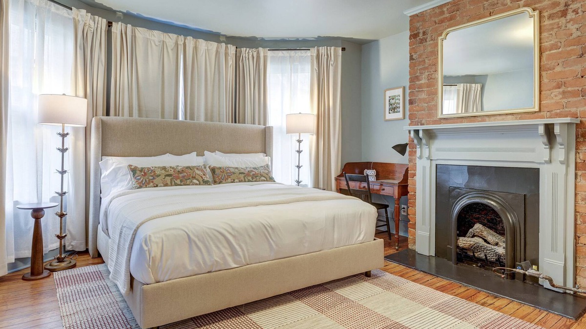 North Downtown Hotel | The 200 South St Boutique Hotel w/ Pool