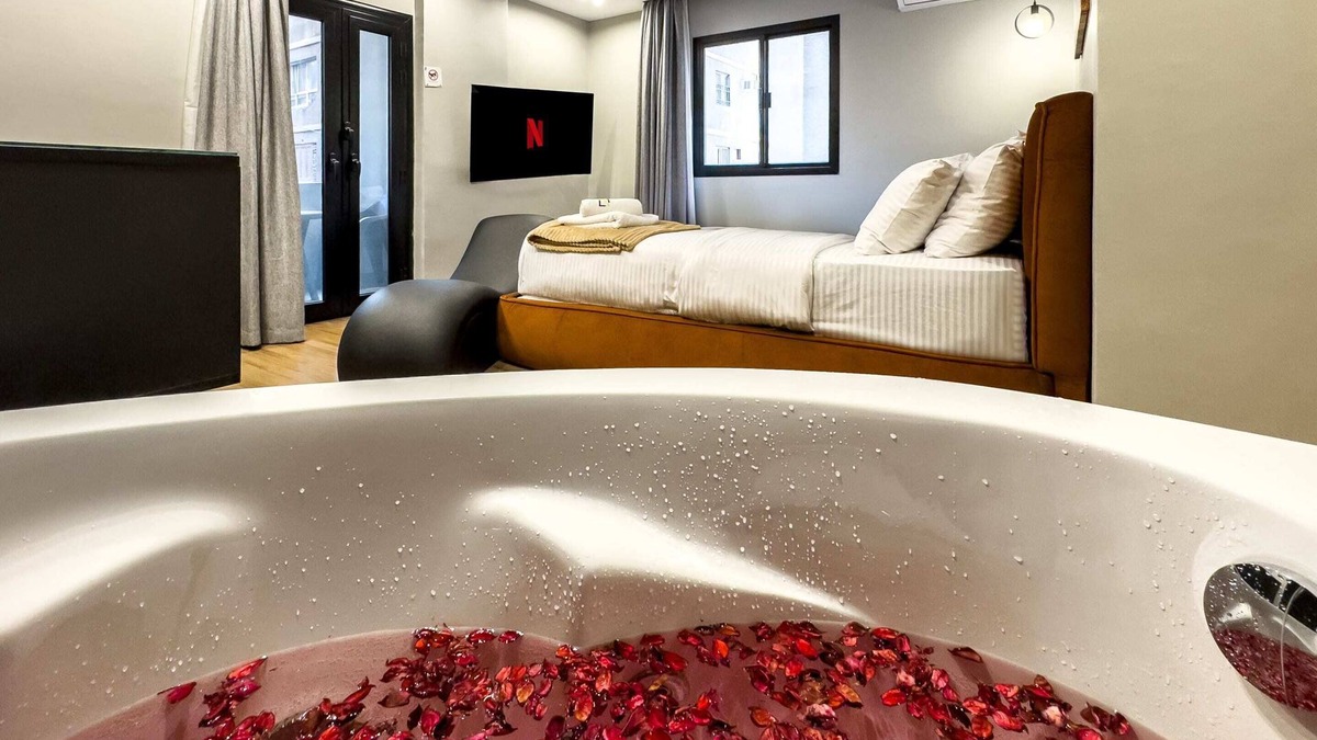 Heliopolis Apartment | The 2bdr Obsidian Jacuzzi Stay 5min to CAI Airport