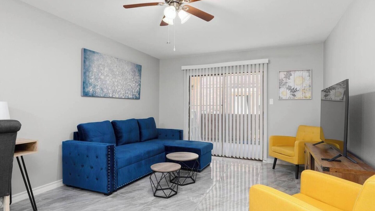 Brownsville Condo | The 3 Queen Modern by 802 & Paredes