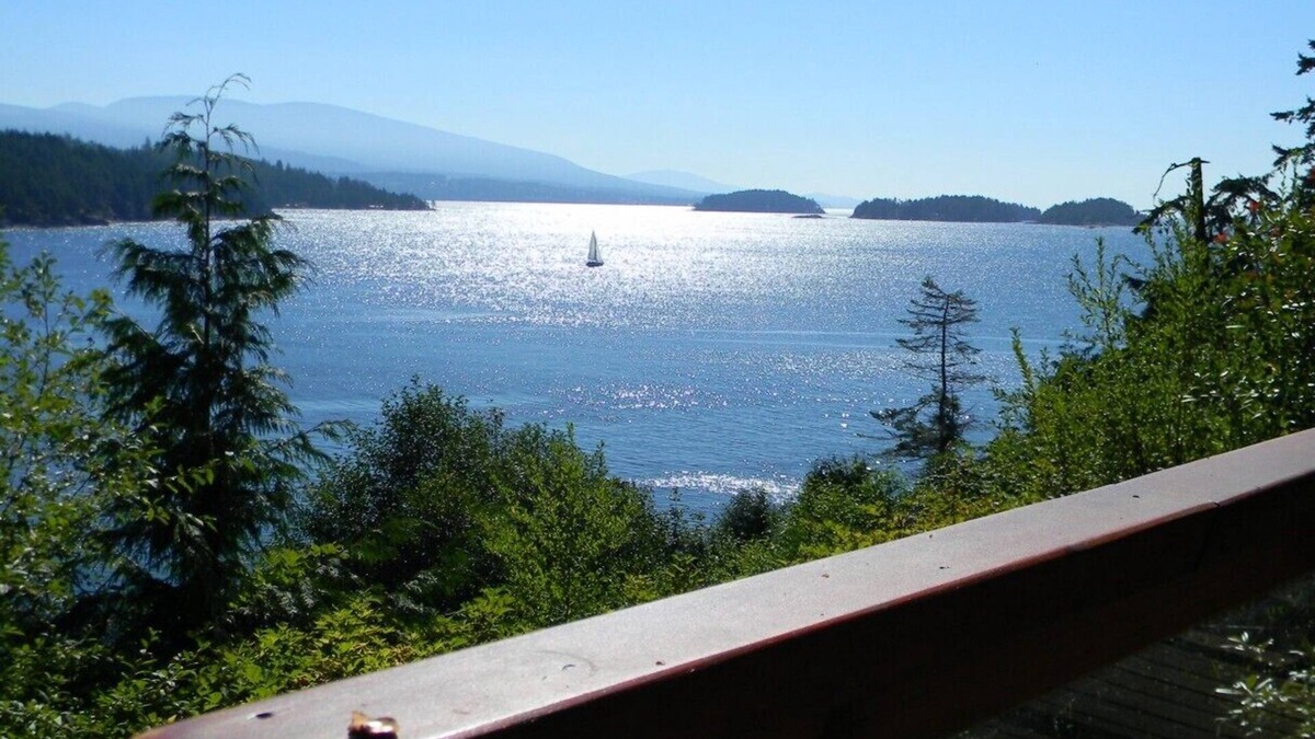 Halfmoon Bay House | The 4 Bedroom Oceanfront Estate ❤️ Huge Patio-Ramada-Stairs to the Beach Below.