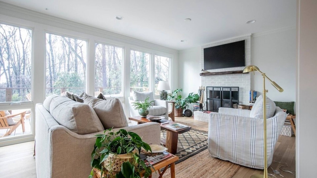 Oxford House | The 9th Street Luxe Retreat by Velvet Ditch Villas