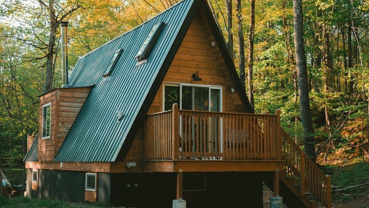 Stamford Cabin | The A-Frame on Pudding Hill - Wood Burning Cedar Hot tub!