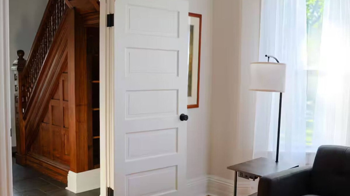 Lyndhurst House | The Abigail House
