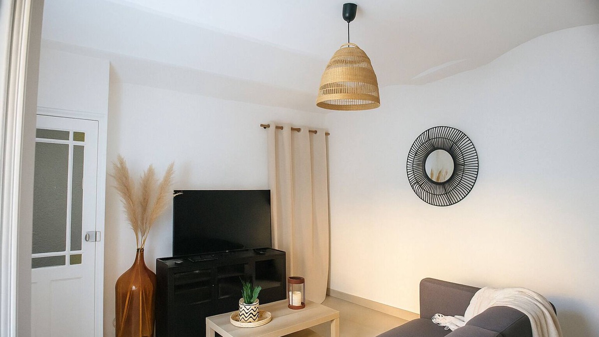 Saint-Gilles House | The acacia house