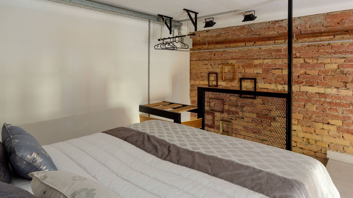Terezvaros Apartment | The Address Downtown - Large apartment in the city centre.