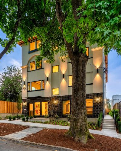 Kerns House | The Adelynn - 5BR Luxury in Walkable Portland