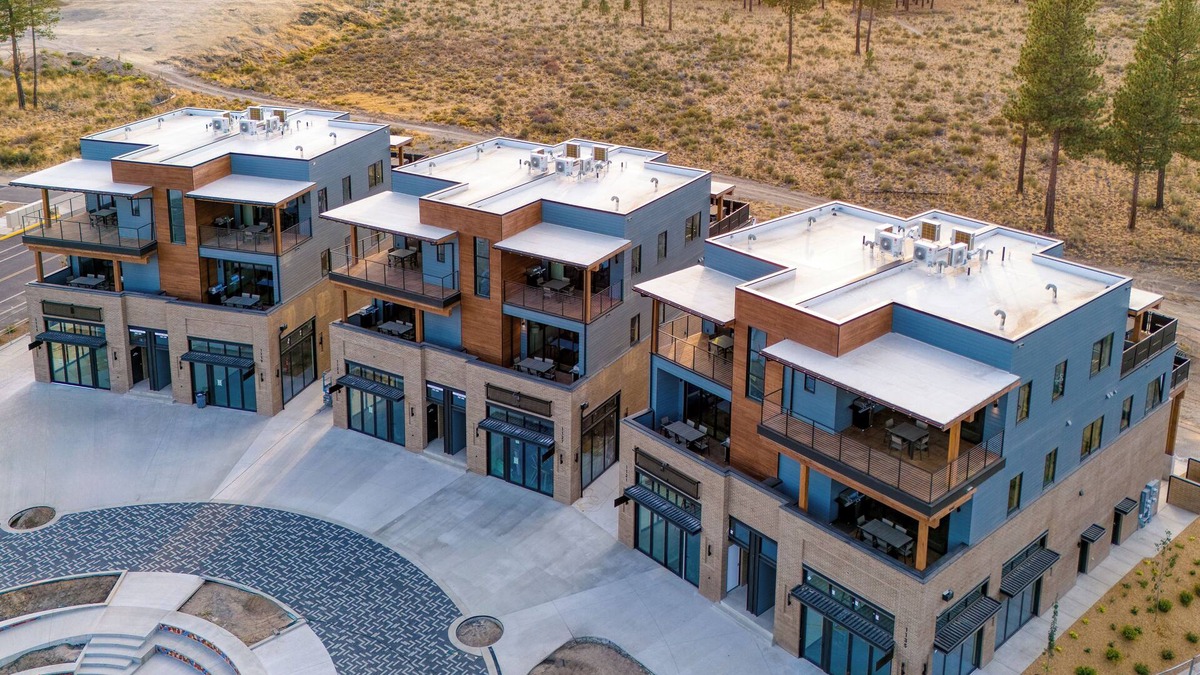 Bend Apartment | The Aerie Suites by AvantStay – Modern Comfort with Mountain Views