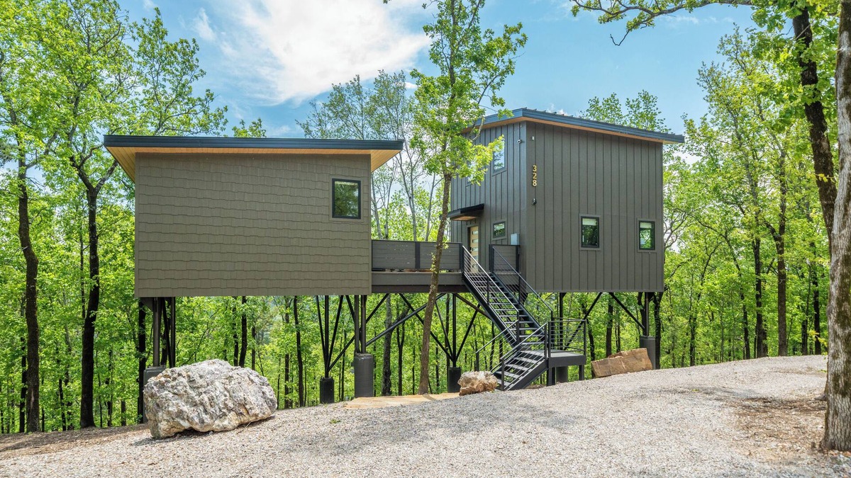 Hot Springs Cabin | The Aged Owl Treehouse, Hot Tub, Sleeps 8
