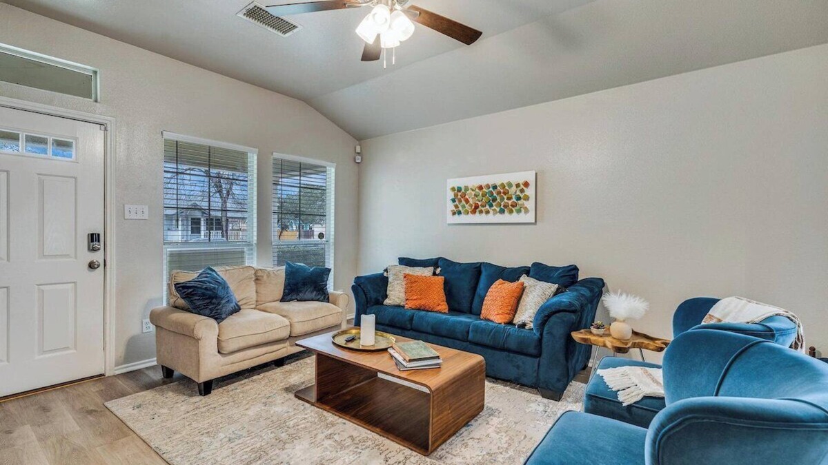 Historic Garderns House | The Alamodome's Backyard Home-Downtown San Antonio