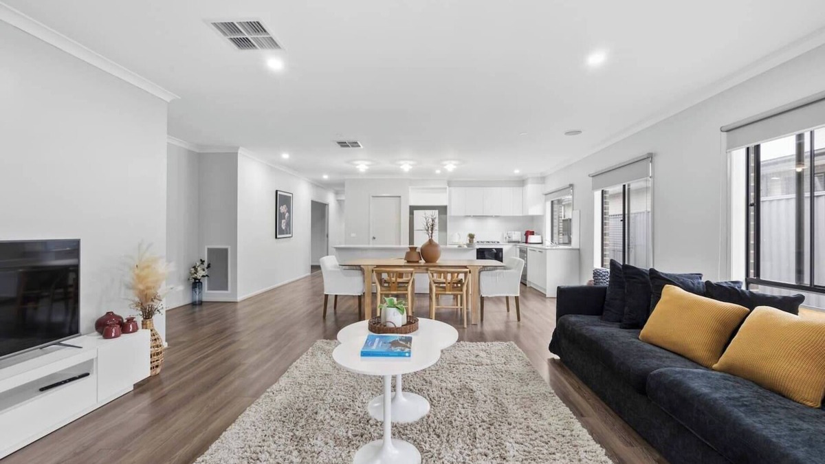 Alfredton House | The Alfredton Spacious Ballarat Stay for Families