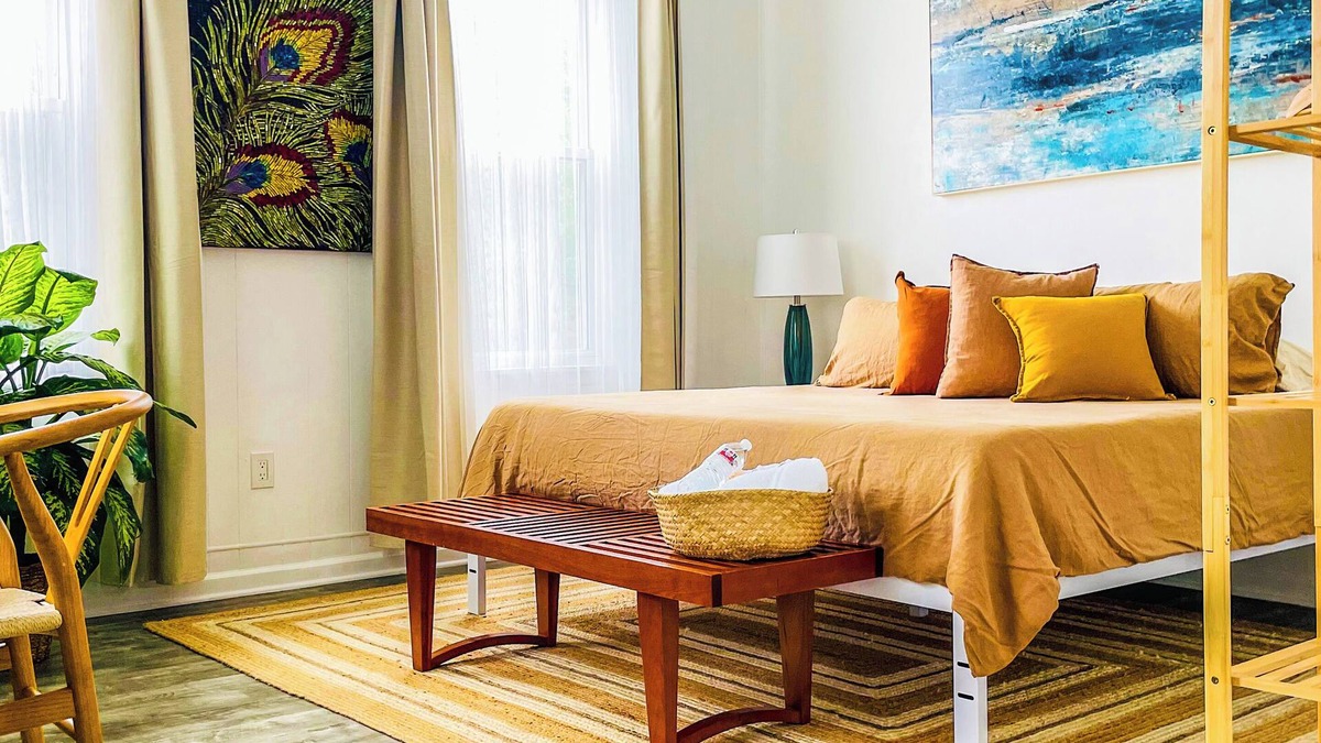 Cincinnati Apartment | The Alley at Bates - Captivating Bohemian Apartment