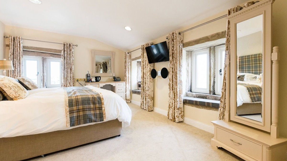 Colne Hotel | The Alma Inn