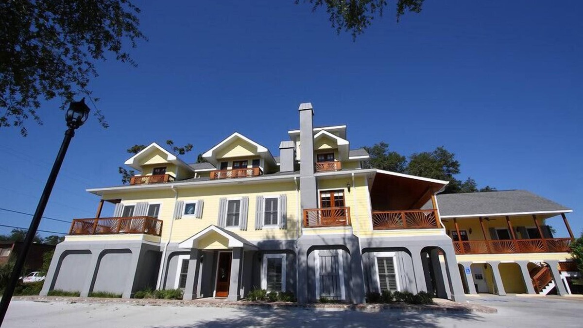 Gulfport Hotel | The Almanett Hotel