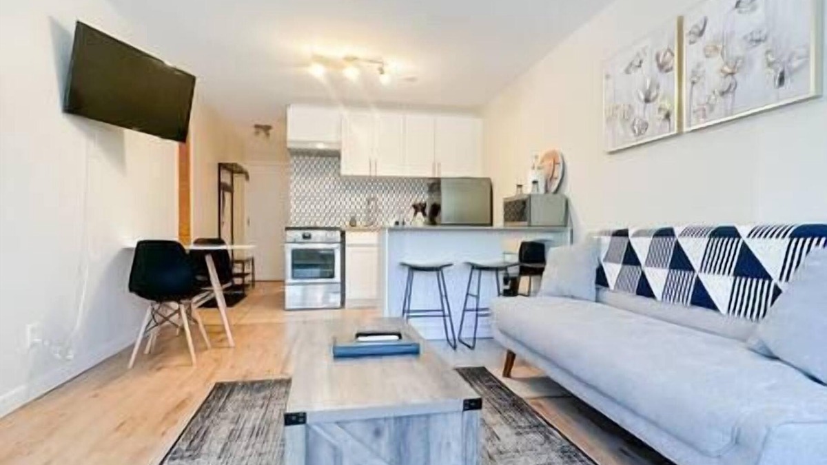 Mont-Tremblant Village Apartment | The Alpine Nest-3 Beds|4 Guests|Free Parking|Pool