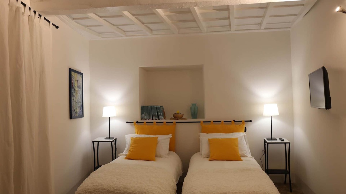 Veroli Bed & Breakfast | The "Amber" Pomegranate