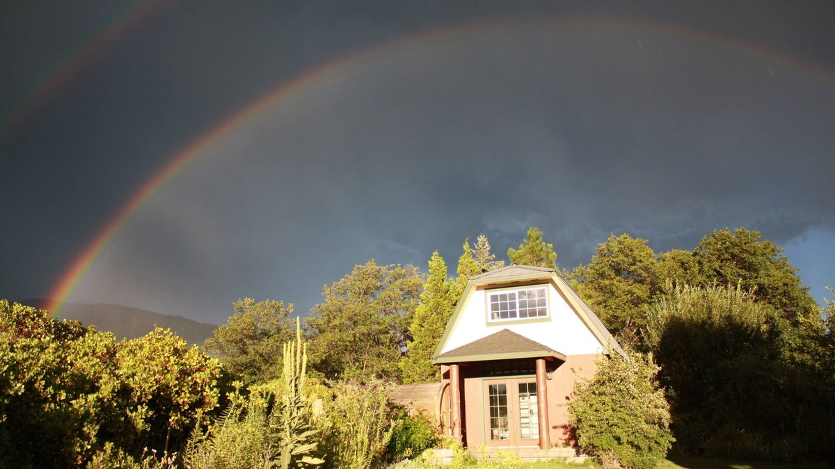 Mount Shasta Cottage | The Angel Cottage with a sauna and amazing views
