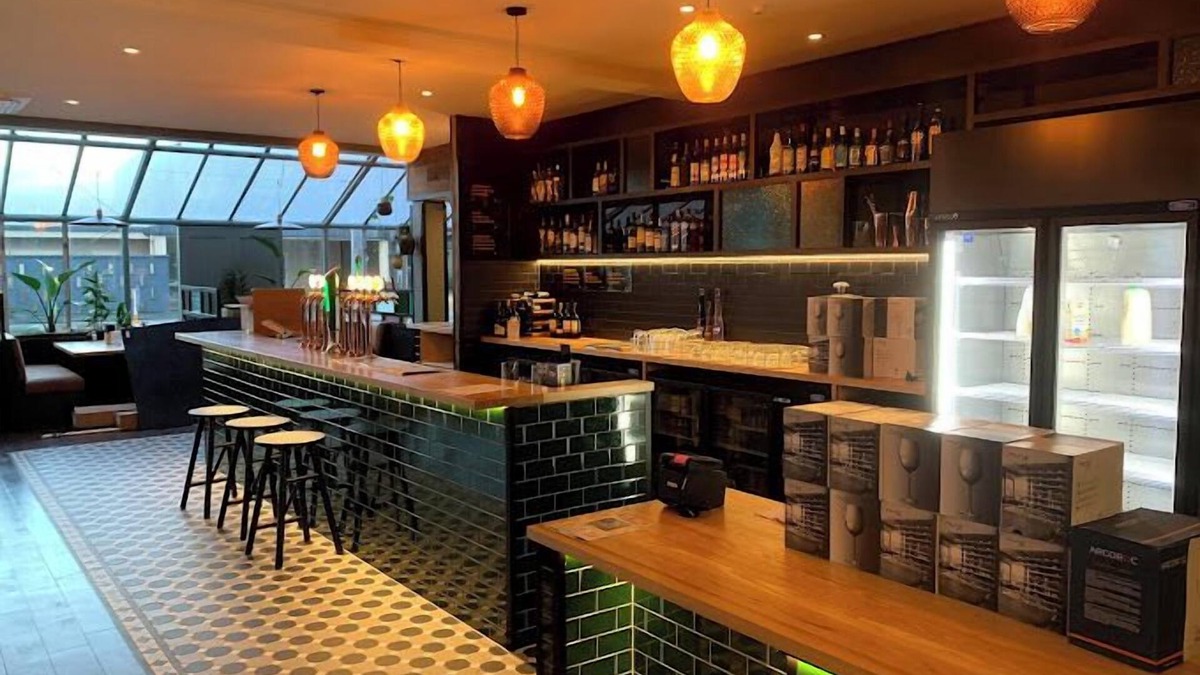 Lower Hutt Hotel | The Angus Hotel