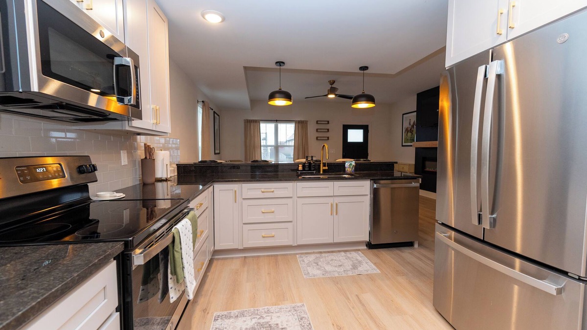 New Albany House | The Aniston - Charming Retreat in the Heart of Downtown New Albany