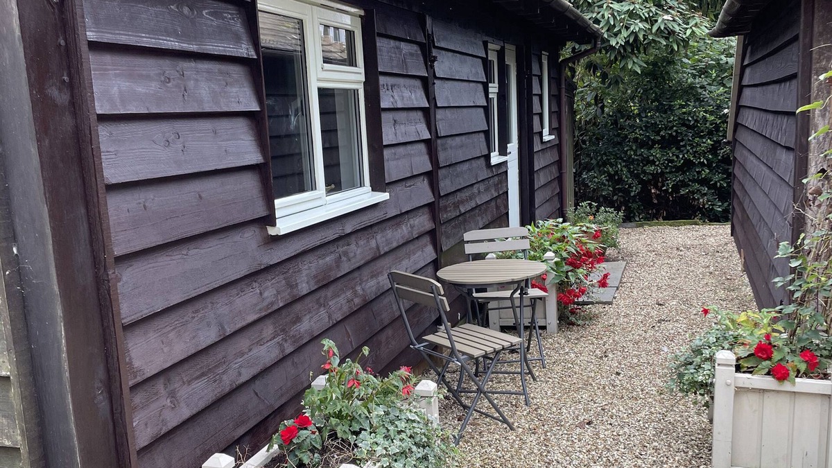 Winchester Cottage | THE ANNEXE WHITETHORN COTTAGE, romantic, with a garden in Sparsholt