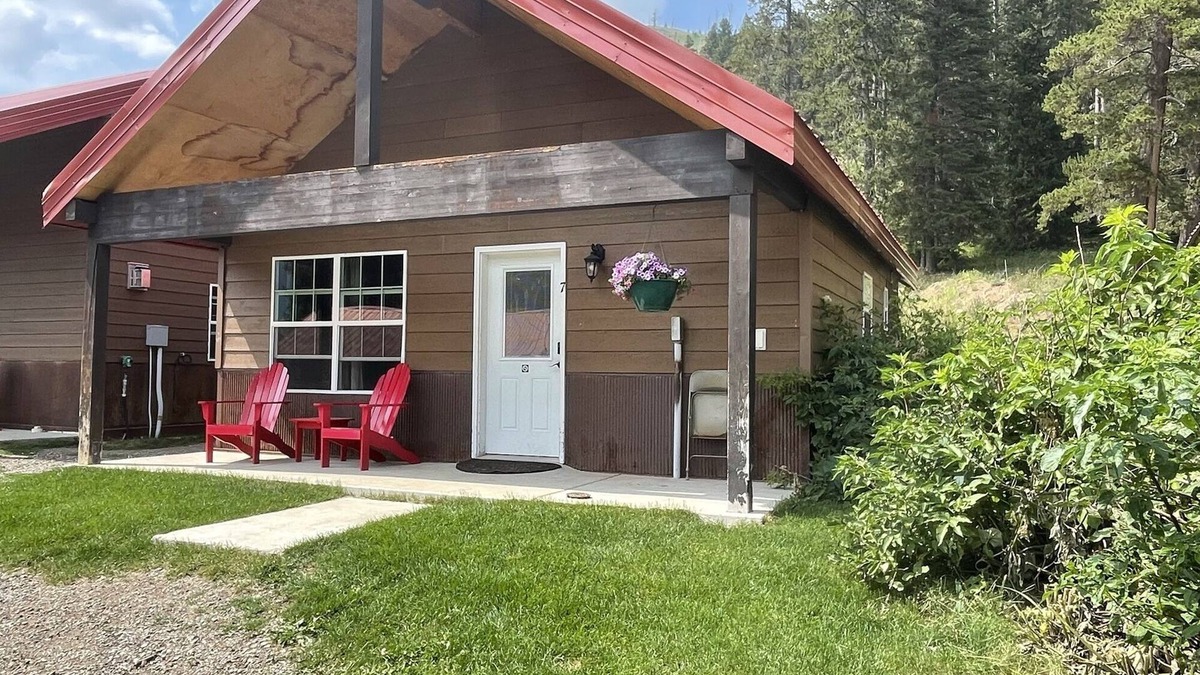 Cooke City-Silver Gate Cabin | The Antler Cozy Cabin! Cooke City, at the entrance of Yellowstone's NE Gate and Lamar Valley