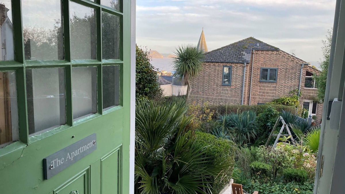 Lyme Regis Cottage | THE APARTMENT AT QUEEN ANNE'S LODGE, pet friendly in Lyme Regis