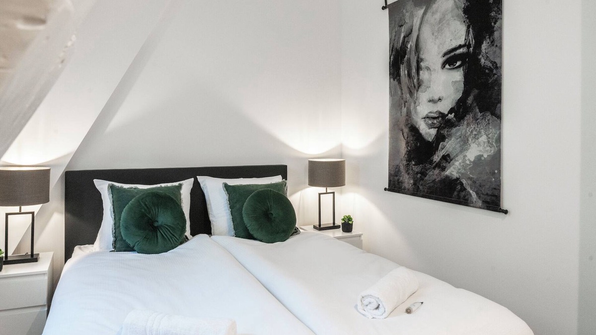 Municipality of Tilburg Apartment | The apartment features 3 good bedrooms, airco and new beds