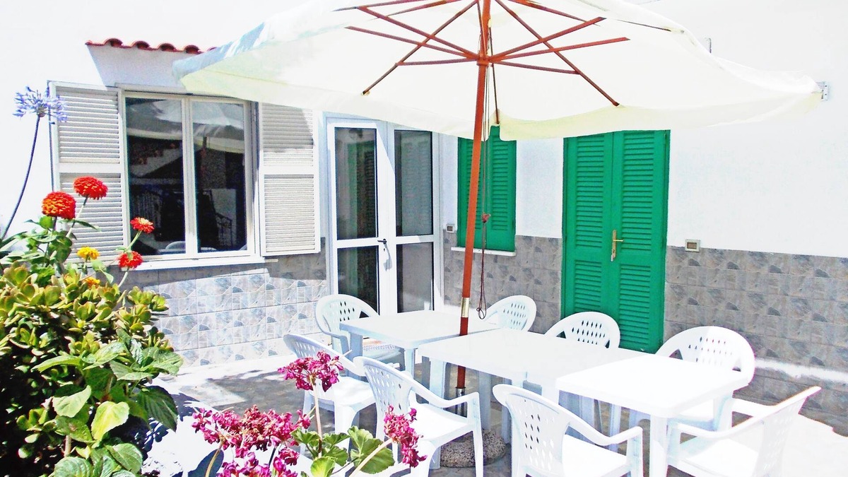 Panza Apartment | The apartment with 3 large double bedrooms, each with a private bathroom.