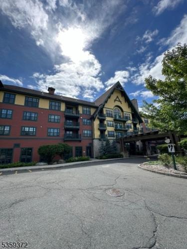 Vernon Apartment | The Appalachian Hotel at Mountain Creek Resort - Pool, Hot Tub & Sauna