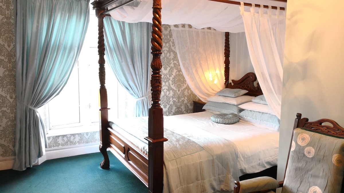 St Austell Bed & Breakfast | The Arches B&B