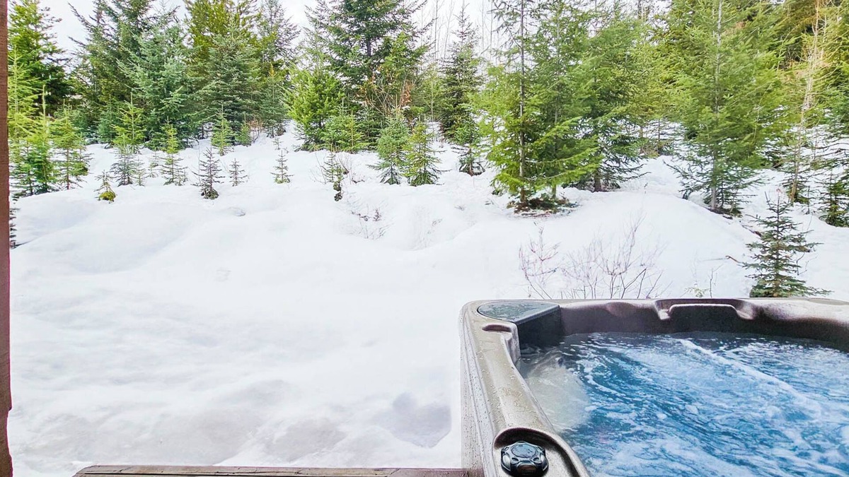Golden House | The Arete: 3-bedroom mountain townhouse with hot tub