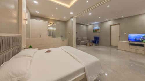 Nanded Hotel | The Arowana Divine