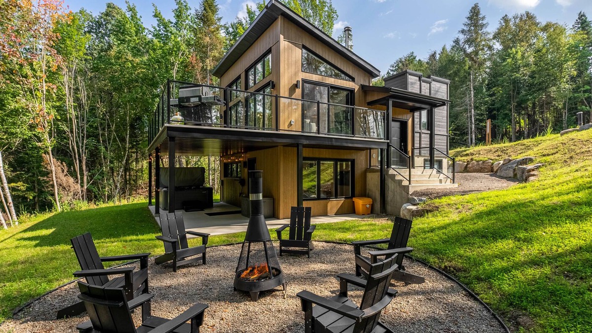 Saint Come Ski Chalet | The Årstid | Spa | BBQ | Patio | TV | WIFI | AC