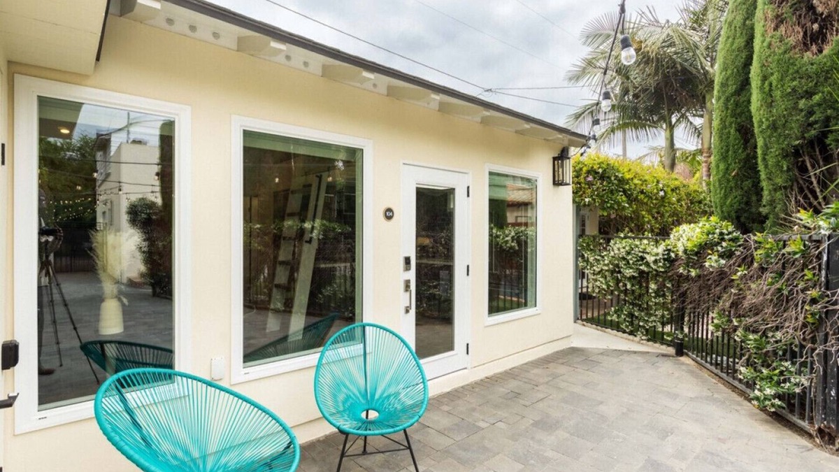 South Wrigley Apartment | The Art Studio with pool & hot tub