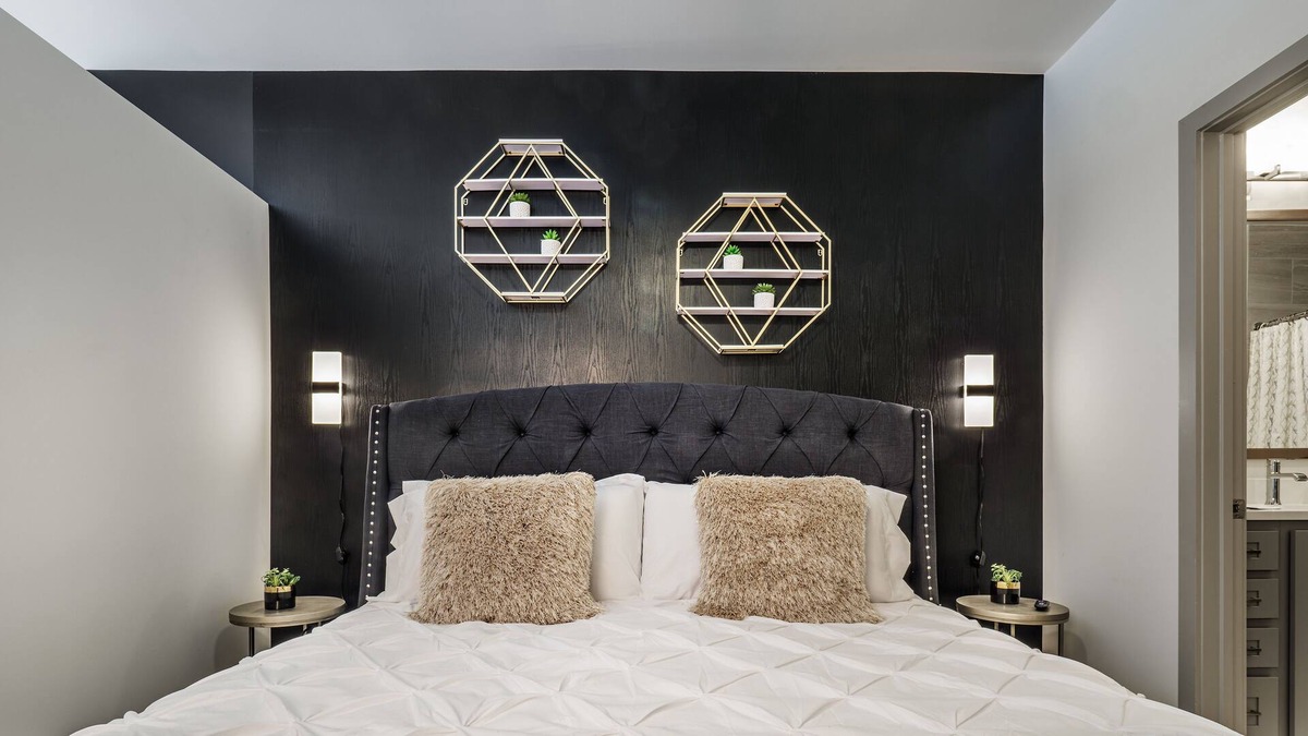 Linthicum Heights Apartment | The Artist, Fast Internet - Pool - BWI - Gym - New Listing