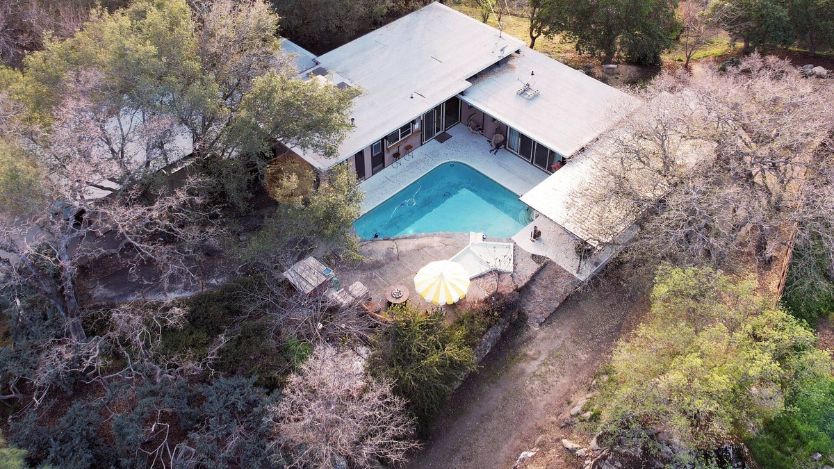 Three Rivers House | The Artist's Oasis : Mid-Century Gem w/POOL + SAUNA: Voted #1 by Condé Nast