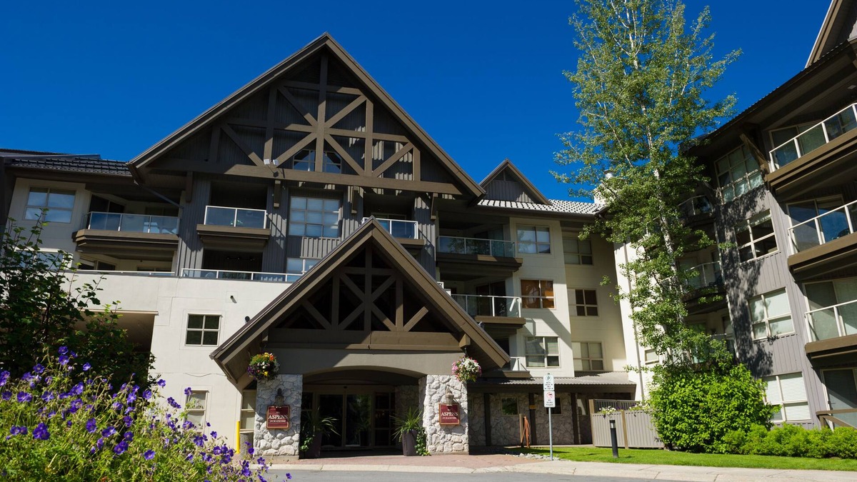 Upper Village Condo | The Aspens by Whiski Jack