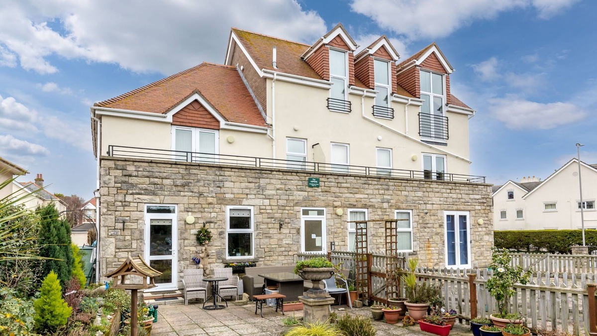 Swanage Cottage | The Aspens - lovely holiday apartment, stones throw from beach