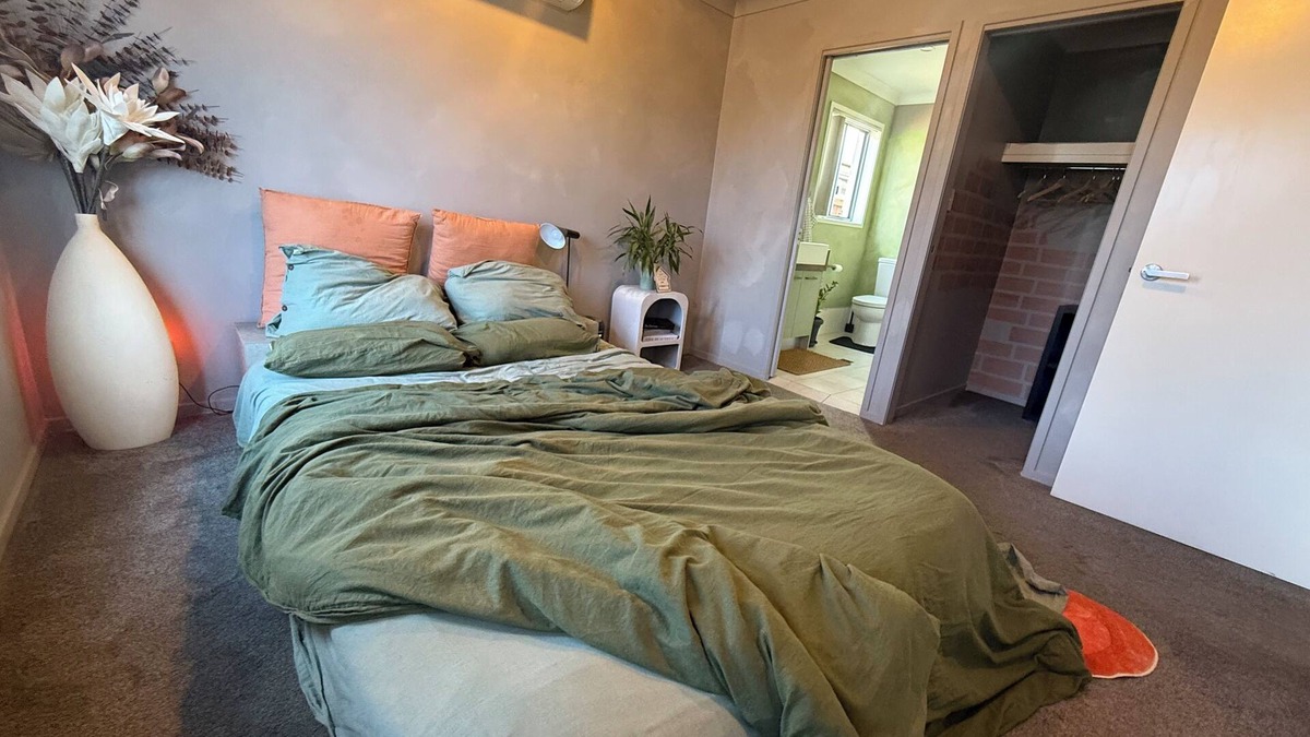 Mango Hill House | The Atelier – Artful Home Stay at Mangohill