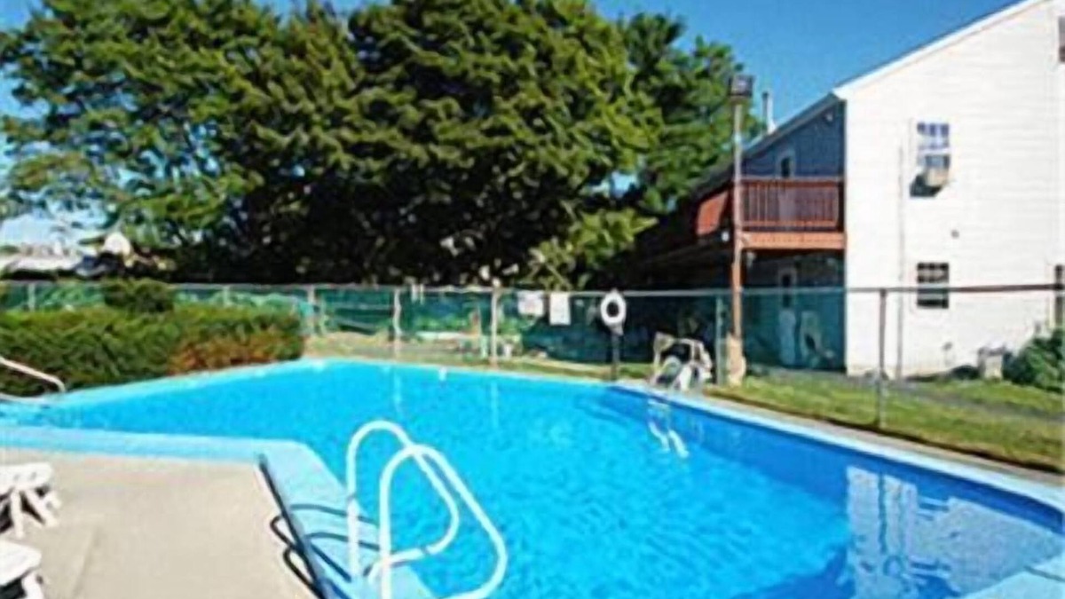 East Wareham Hotel | The Atlantic Motel