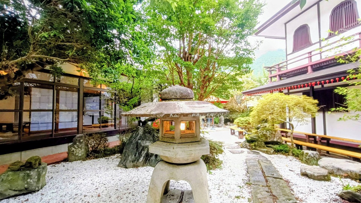 Kawazu Villa | The atmospheric appearance of a fantasy ancient capital.