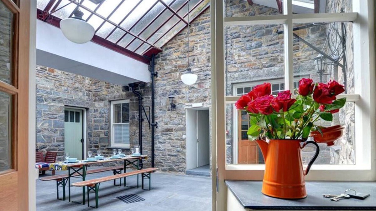Penmorfa House | The Atrium in Porthmadog