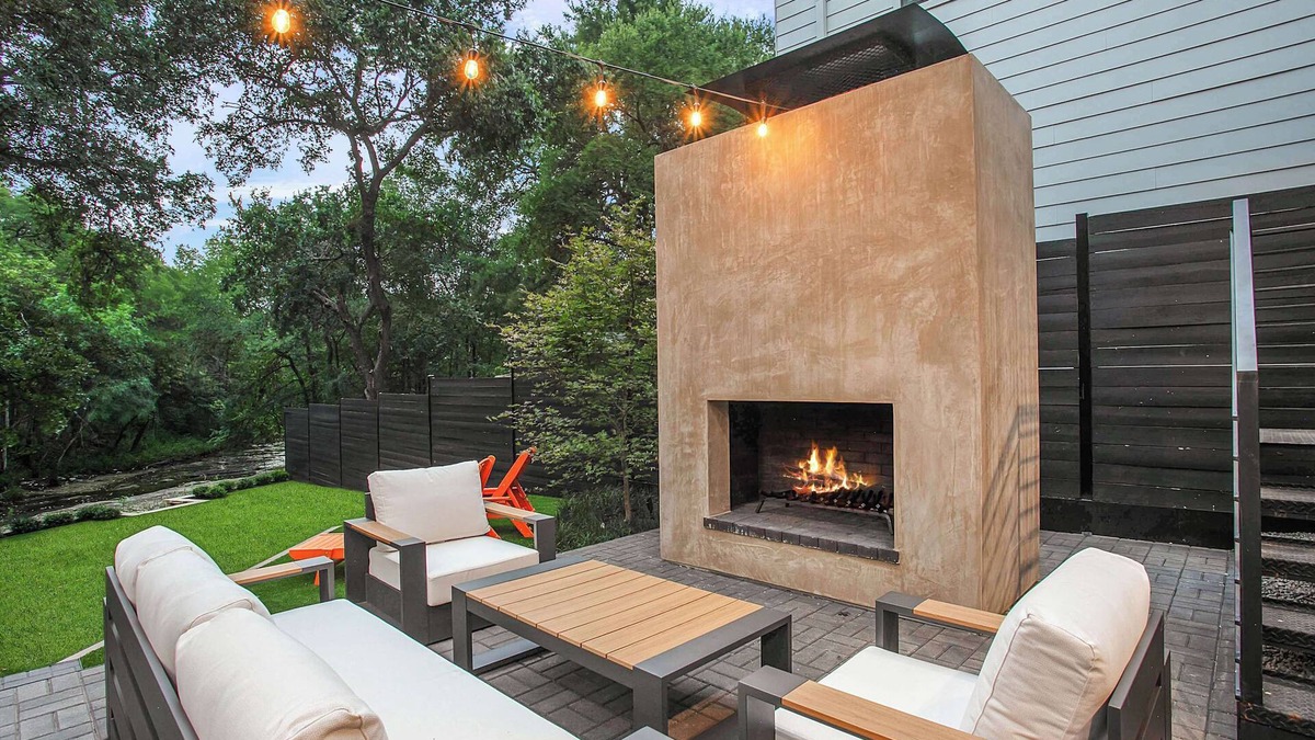 South Lamar Apartment | The ATX South Lamar Creekside Retreat with Hot tub