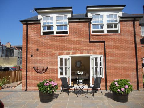 Ryde House | The Auction House