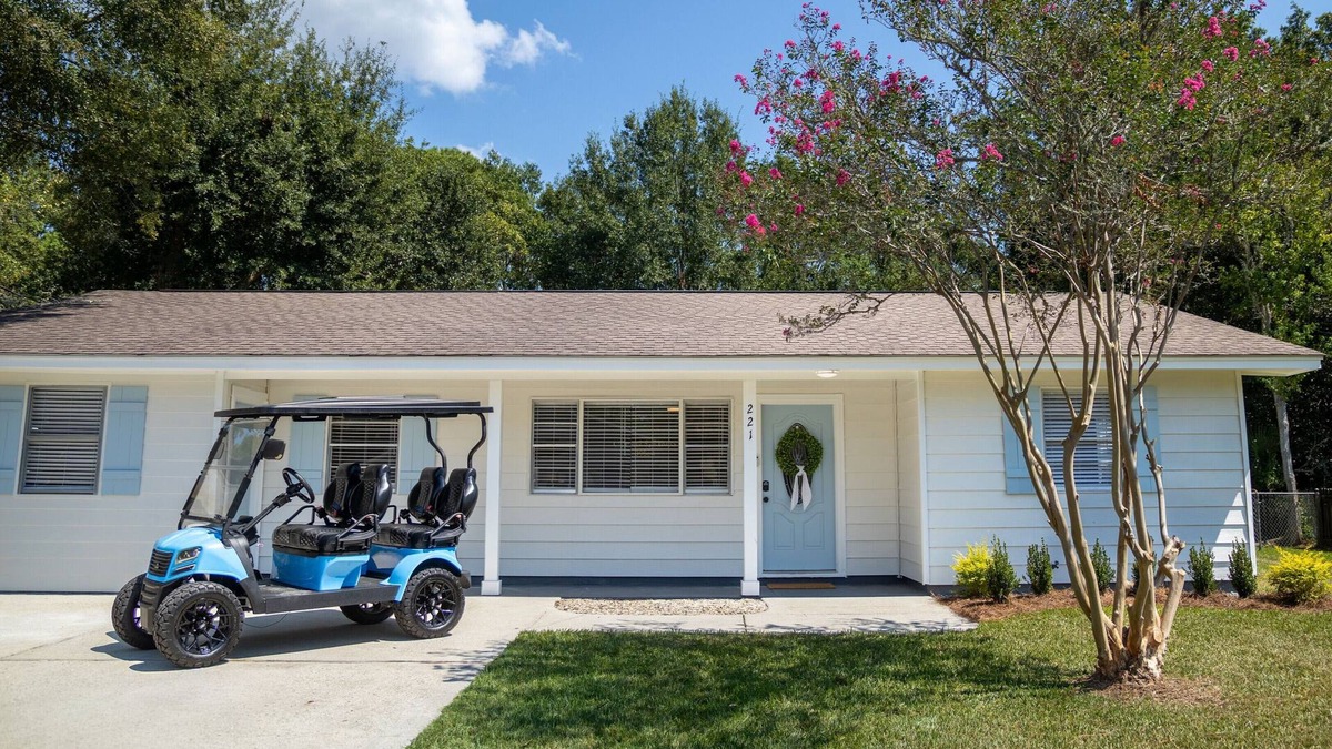 Ocean Springs House | The Audrey - includes golf cart! Close to the beach & downtown Ocean Springs!