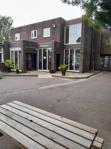 Birmingham Hotel | The Avenue Club and Lodge