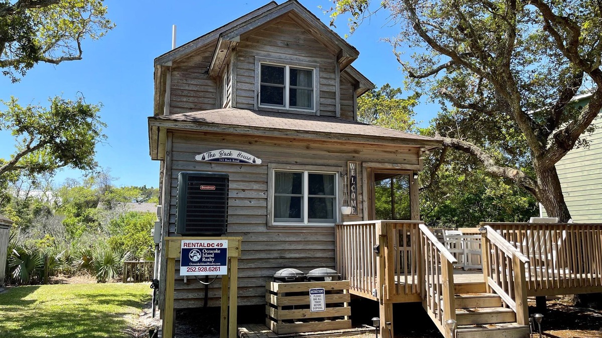 Ocracoke House | The Back House: Quaint two bedroom Ocracoke Island cottage