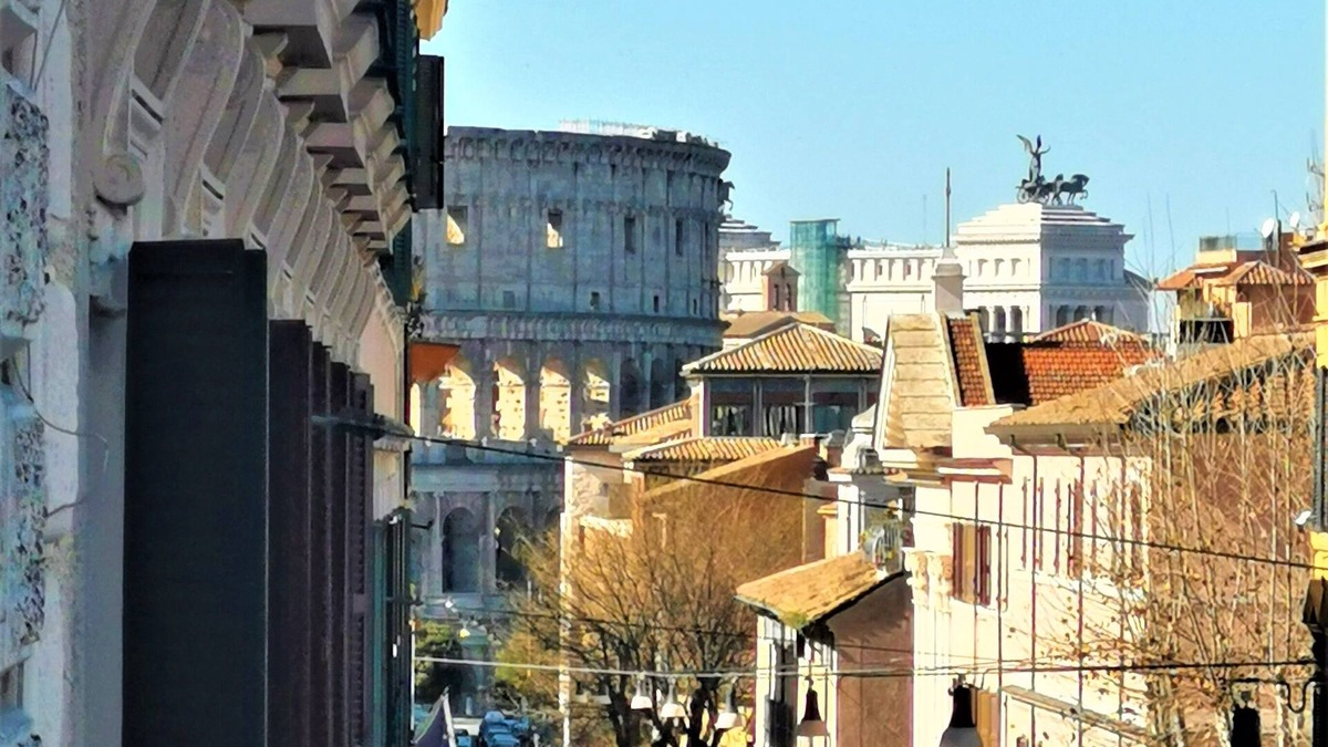 Celio Apartment | THE BALCONY AT THE COLOSSEUM: 2 BEDROOMS AND 2 BATHROOMS