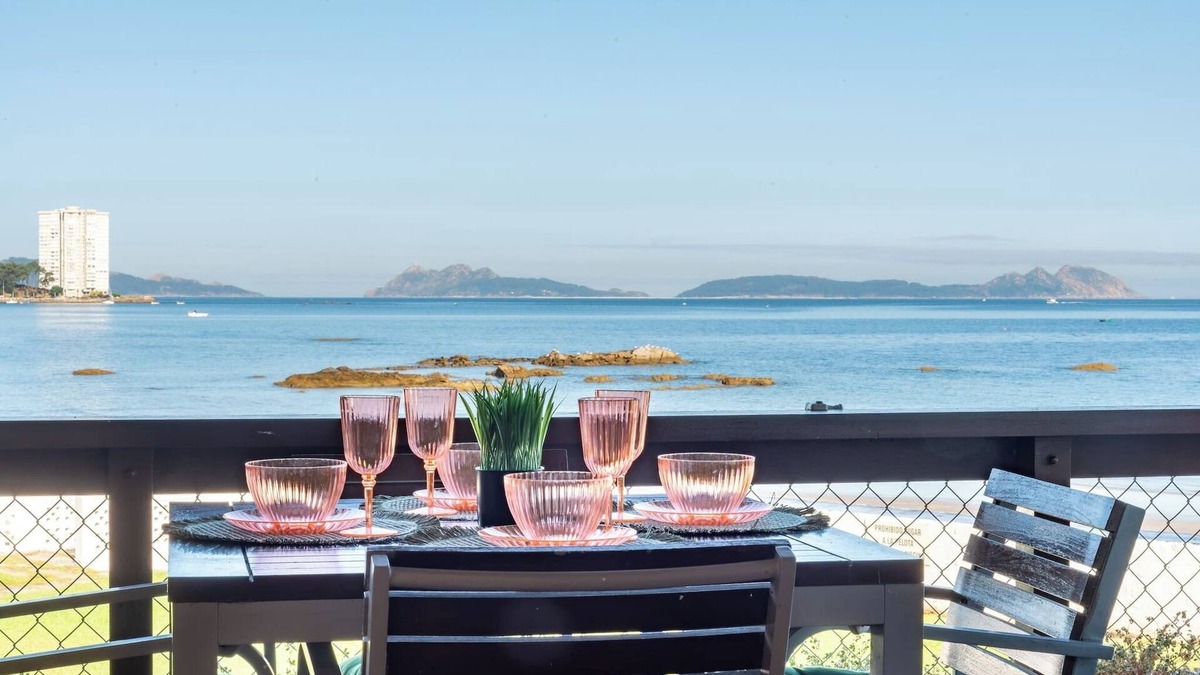 Vigo Apartment | The balcony of cies